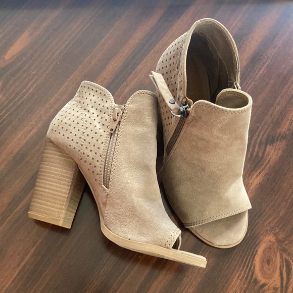 Universal Threads Tan Suede Peep Toe Booties - Picture 1 of 4